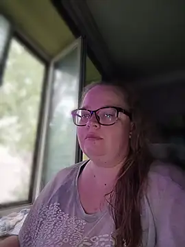 Snapshot of LillyWilly chatting on August 4, 2026, 8:41 am LillyWilly online show from August 4, 2026, 8:41 am