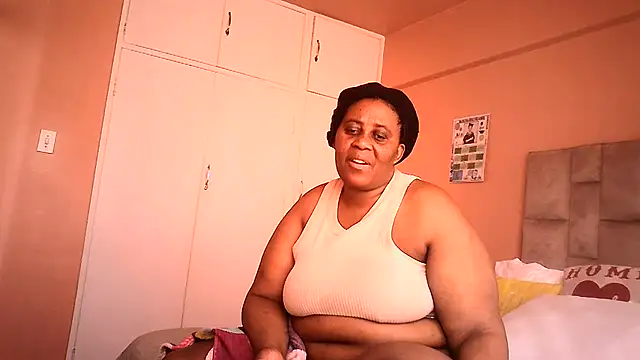 Snapshot of HUGEASSXXXXX chatting on July 7, 2026, 8:29 am HUGEASSXXXXX online show from July 7, 2026, 8:29 am
