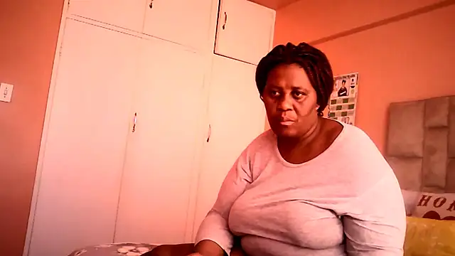 Snapshot of HUGEASSXXXXX chatting on June 24, 2026, 6:01 am HUGEASSXXXXX online show from June 24, 2026, 6:01 am