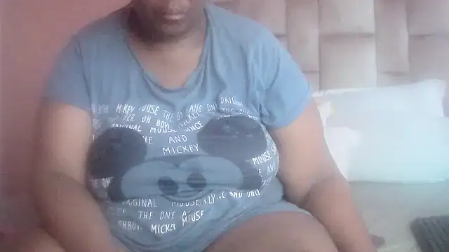 HUGEASSXXXXX online show from April 12, 2026, 5:00 am