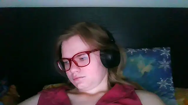 Moonolighta online show from October 9, 2025, 7:31 am