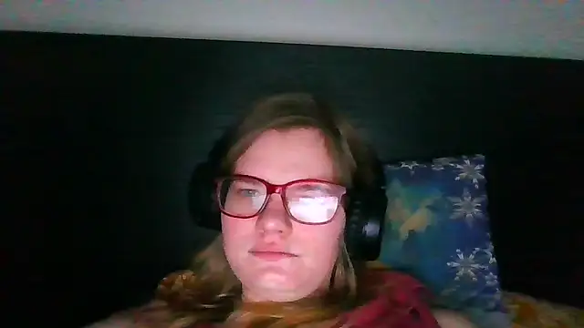 Moonolighta online show from October 13, 2025, 6:48 am