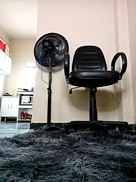 indiazinhabella27 online show from September 26, 2025, 4:58 pm