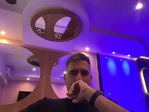 couplelatam2025 v2 online show from November 8, 2025, 5:27 pm