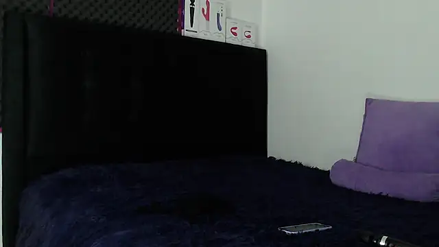 Snapshot of karlamoon23 chatting on November 5, 2025, 9:40 pm karlamoon23 online show from November 5, 2025, 9:40 pm