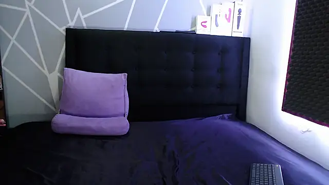 Snapshot of karlamoon23 chatting on September 28, 2025, 8:38 pm karlamoon23 online show from September 28, 2025, 8:38 pm