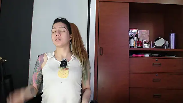 Snapshot of karlamoon23 chatting on September 25, 2025, 9:21 pm karlamoon23 online show from September 25, 2025, 9:21 pm