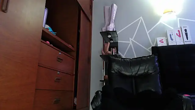 Snapshot of karlamoon23 chatting on October 7, 2025, 12:55 am karlamoon23 online show from October 7, 2025, 12:55 am