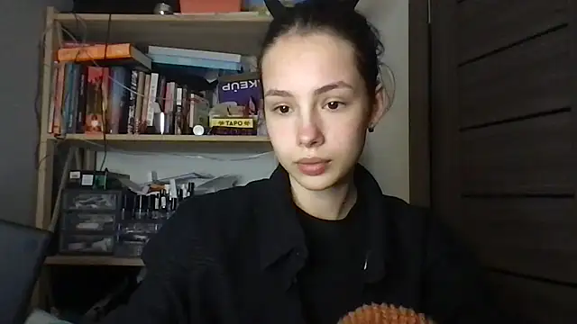 Yuna5343 online show from December 1, 2025, 10:10 pm