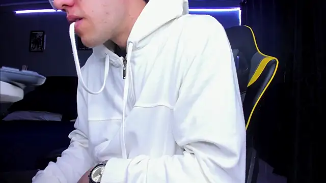 alexgiraldo   online show from October 28, 2025, 2:01 am