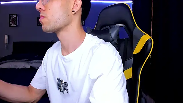 alexgiraldo   online show from September 24, 2025, 2:34 pm