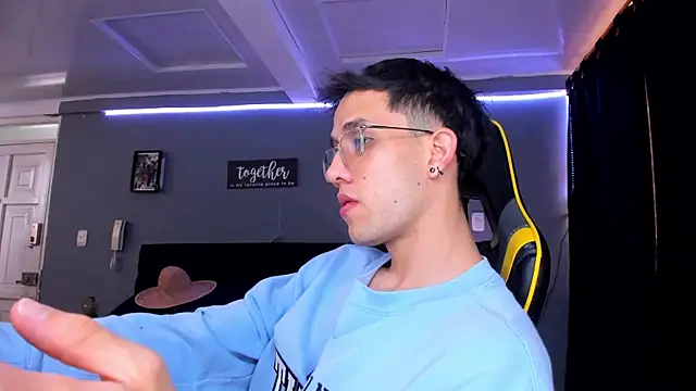 alexgiraldo   online show from October 1, 2025, 3:49 pm