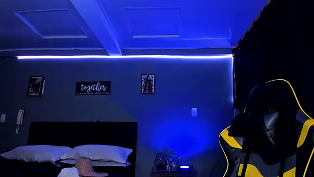 alexgiraldo   online show from October 7, 2025, 11:22 am