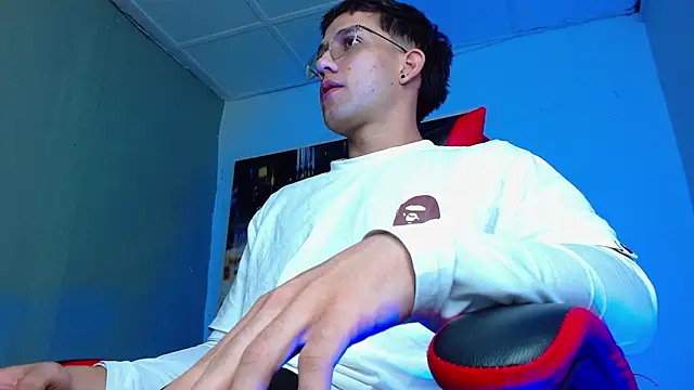 alexgiraldo   online show from April 3, 2026, 11:38 am