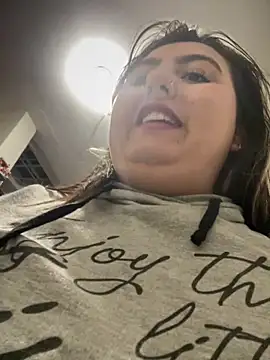 karobaby  online show from February 13, 2026, 9:37 pm