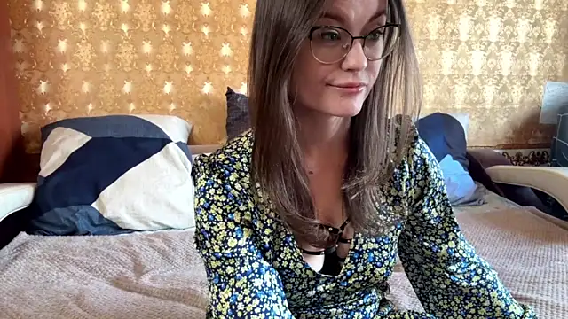 mia shine bright wow online show from October 16, 2025, 5:49 am