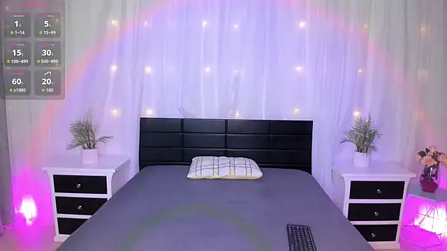 Snapshot of Evolet_Bee chatting on October 9, 2025, 12:17 pm Evolet Bee online show from October 9, 2025, 12:17 pm