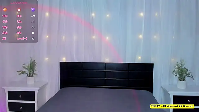 Snapshot of Evolet_Bee chatting on May 20, 2026, 12:35 pm Evolet Bee online show from May 20, 2026, 12:35 pm