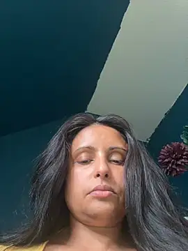 Angelaarayexx online show from May 18, 2026, 8:41 am