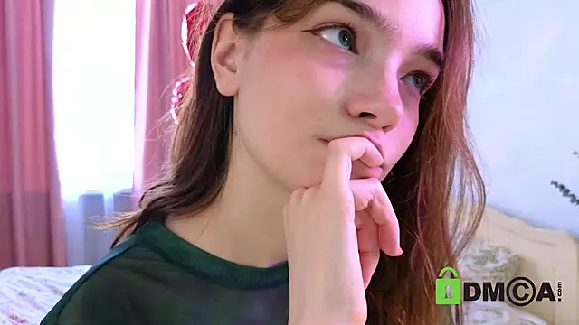 Snapshot of Evi_Brook chatting on May 13, 2026, 12:34 pm Evi Brook online show from May 13, 2026, 12:34 pm