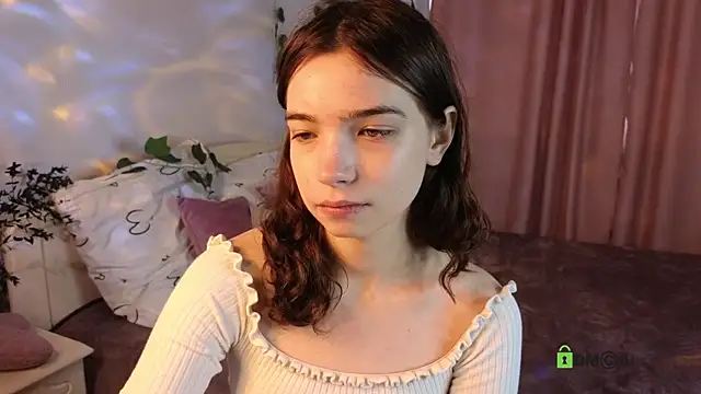 Evi Brook online show from September 19, 2025, 6:39 am