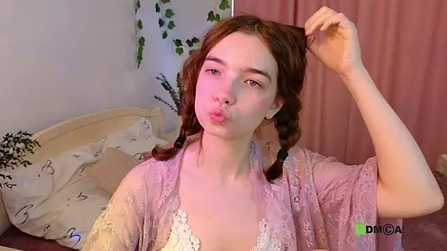 Evi Brook online show from October 8, 2025, 11:12 am