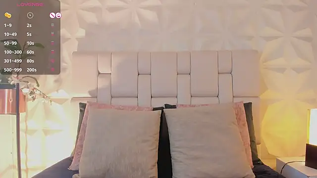 scarlettadams   online show from April 6, 2026, 12:28 pm