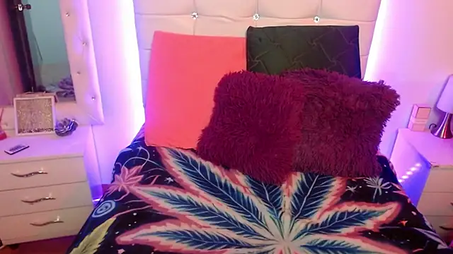 elapetitie online show from October 21, 2025, 6:35 am