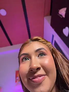 emilysofiia online show from April 16, 2026, 9:39 pm