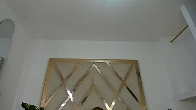 arielasm online show from November 6, 2025, 12:53 pm