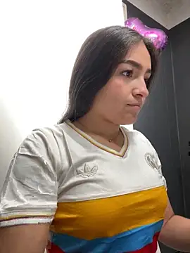 Alyha Cortes online show from October 14, 2025, 2:39 pm