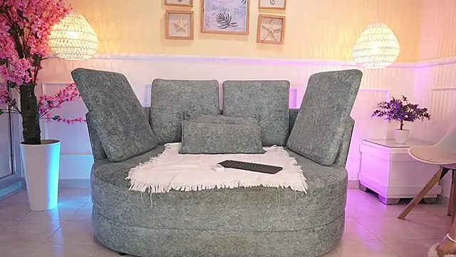 Snapshot of LoonaNyx chatting on November 21, 2025, 11:42 am LoonaNyx online show from November 21, 2025, 11:42 am