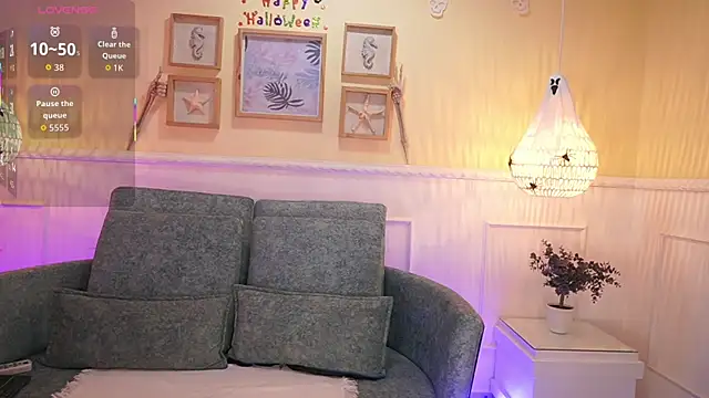 Snapshot of LoonaNyx chatting on October 11, 2025, 11:33 am LoonaNyx online show from October 11, 2025, 11:33 am