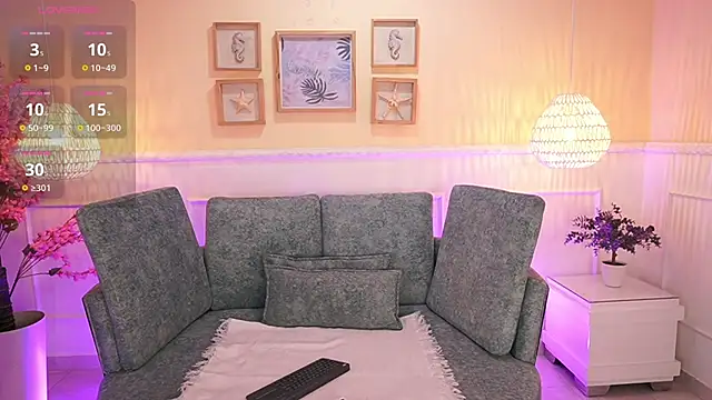 Snapshot of LoonaNyx chatting on November 10, 2025, 11:37 am LoonaNyx online show from November 10, 2025, 11:37 am