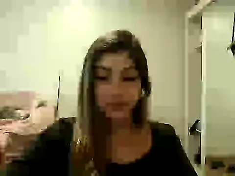 Snapshot of Becca_B chatting on April 20, 2026, 8:10 pm Becca B online show from April 20, 2026, 8:10 pm