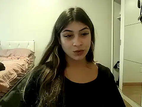 Snapshot of Becca_B chatting on April 22, 2026, 8:04 pm Becca B online show from April 22, 2026, 8:04 pm
