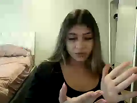 Snapshot of Becca_B chatting on May 5, 2026, 4:10 pm Becca B online show from May 5, 2026, 4:10 pm