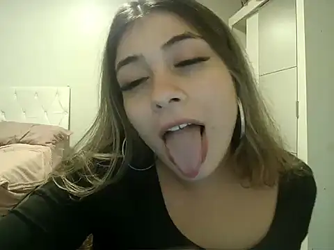 Snapshot of Becca_B chatting on April 26, 2026, 3:26 am Becca B online show from April 26, 2026, 3:26 am