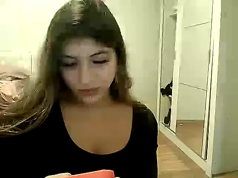 Snapshot of Becca_B chatting on April 24, 2026, 11:40 pm Becca B online show from April 24, 2026, 11:40 pm