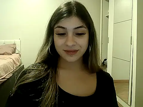 Snapshot of Becca_B chatting on April 23, 2026, 10:00 pm Becca B online show from April 23, 2026, 10:00 pm