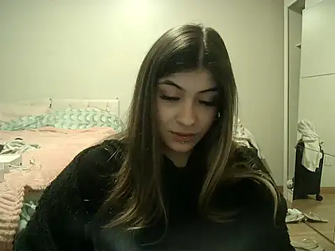Snapshot of Becca_B chatting on May 17, 2026, 8:53 pm Becca B online show from May 17, 2026, 8:53 pm