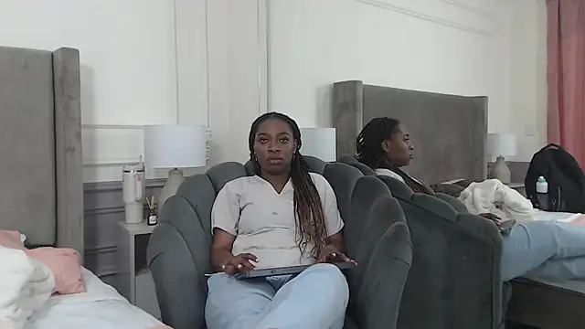 NatashaSilver online show from October 9, 2025, 1:22 pm