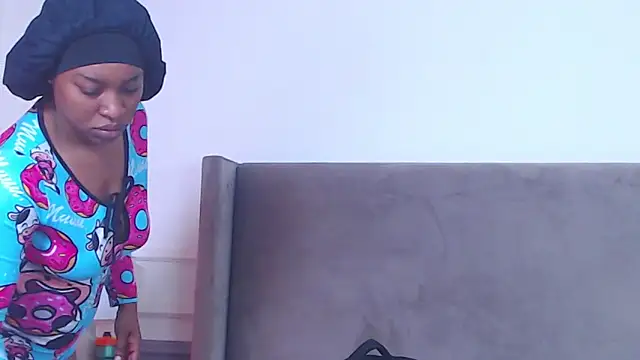 NatashaSilver online show from November 14, 2025, 1:37 pm