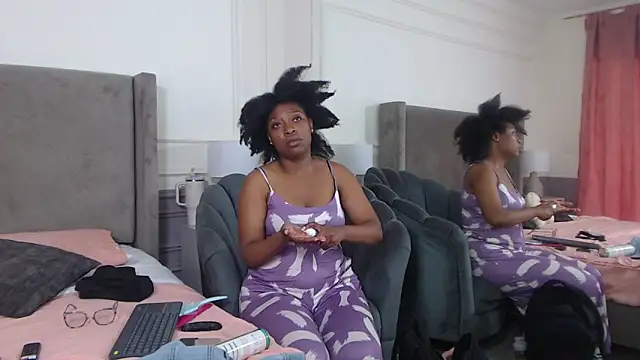 NatashaSilver online show from October 25, 2025, 1:01 pm