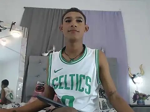 Snapshot of Zachary_Hill chatting on November 18, 2025, 7:50 pm Zachary Hill online show from November 18, 2025, 7:50 pm