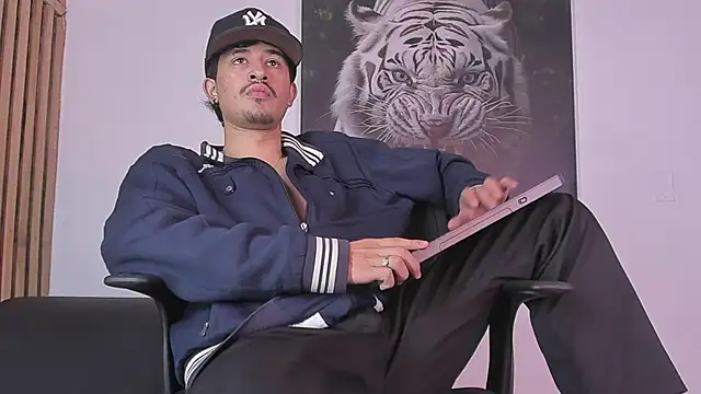 DimitriDeluxe online show from October 6, 2025, 8:09 pm