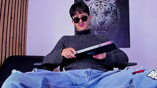 DimitriDeluxe online show from September 11, 2025, 7:36 pm