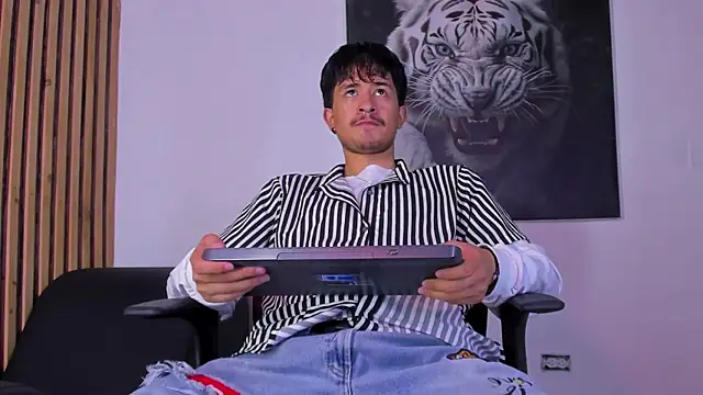 DimitriDeluxe online show from September 20, 2025, 7:41 pm