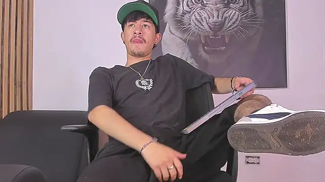 DimitriDeluxe online show from September 29, 2025, 8:03 pm