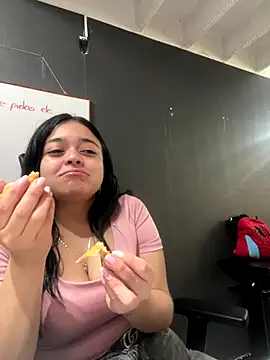 Snapshot of Emily_Rivers_ chatting on November 19, 2025, 1:44 pm Emily Rivers online show from November 19, 2025, 1:44 pm